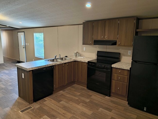 112 Southlake Dr. in Mabank, TX - Building Photo - Building Photo