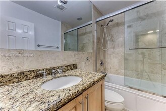 530 NE 15th Ct, Unit 6 in Fort Lauderdale, FL - Building Photo - Building Photo