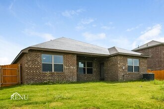 1105 Wheatfield Ln in Crowley, TX - Building Photo - Building Photo