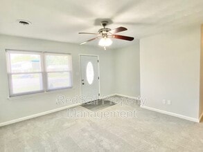 701 Whitney Ct in Hampton, VA - Foto de edificio - Building Photo