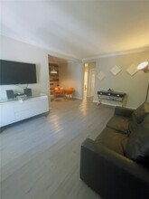 7710 Harding Ave in Miami Beach, FL - Foto de edificio - Building Photo