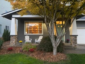 2246 SE Decade Ct in Hillsboro, OR - Building Photo - Building Photo