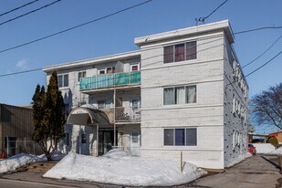 633 Léo-Lacombe Av in Laval, QC - Building Photo
