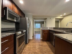 123 N Hayden Bay Dr in Portland, OR - Building Photo - Building Photo