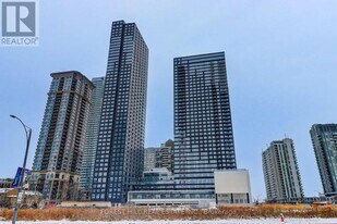 395 Square One Dr in Mississauga, ON - Building Photo