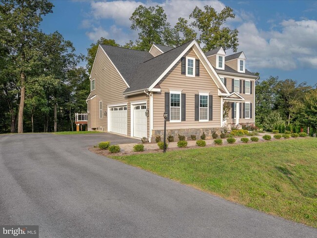 171 Lackawanna Ln in Falling Waters, WV - Building Photo - Building Photo