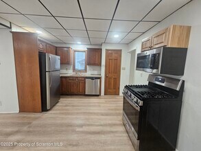 328 4th St in Blakely, PA - Building Photo - Building Photo