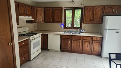 792 Moore St, Unit #1 in Ludlow, MA - Building Photo - Building Photo