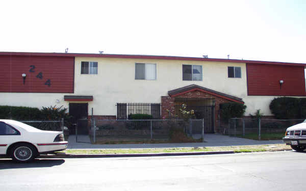 244 E 61st St in Los Angeles, CA - Building Photo