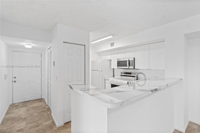 11177 SW 8th St, Unit 207 in Pembroke Pines, FL - Building Photo - Building Photo