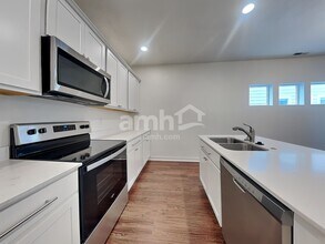 799 E Springloyd St in Meridian, ID - Building Photo - Building Photo