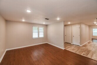 8109 Grampell Dr in Jacksonville, FL - Building Photo - Building Photo