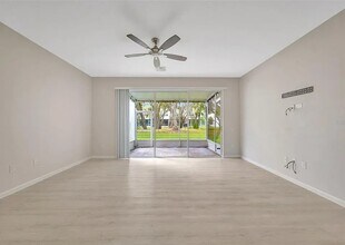 4923 Barnstead Dr in Riverview, FL - Building Photo - Building Photo