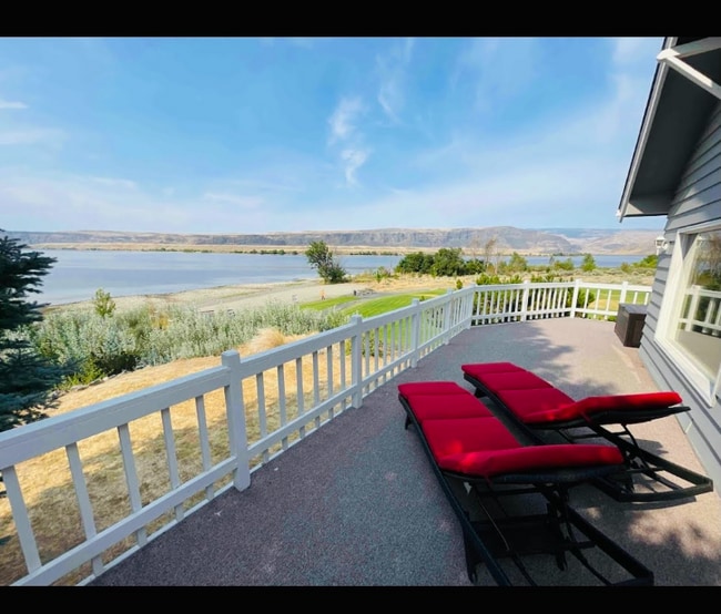 property at 9348 Columbia Ct
