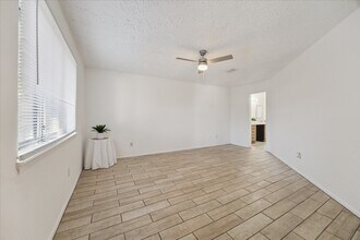 4606 Laureldale Rd in Houston, TX - Building Photo - Building Photo