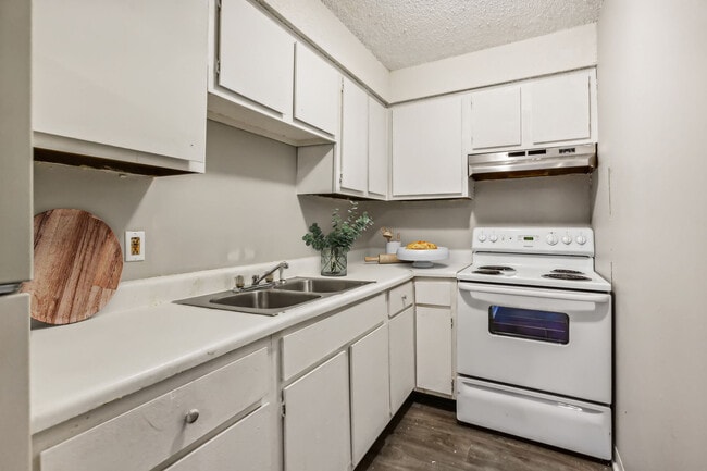 Northfield Manor Apartments in Russellville, KY - Foto de edificio - Building Photo