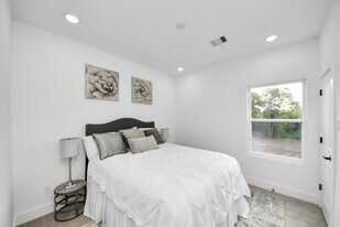 2430 Harrington St in Houston, TX - Building Photo