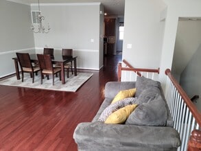 7152 Hummingbird Dr in Glen Burnie, MD - Building Photo - Building Photo