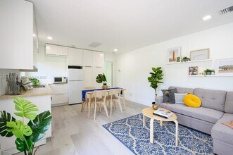 437 NE 17th Way in Fort Lauderdale, FL - Building Photo - Building Photo