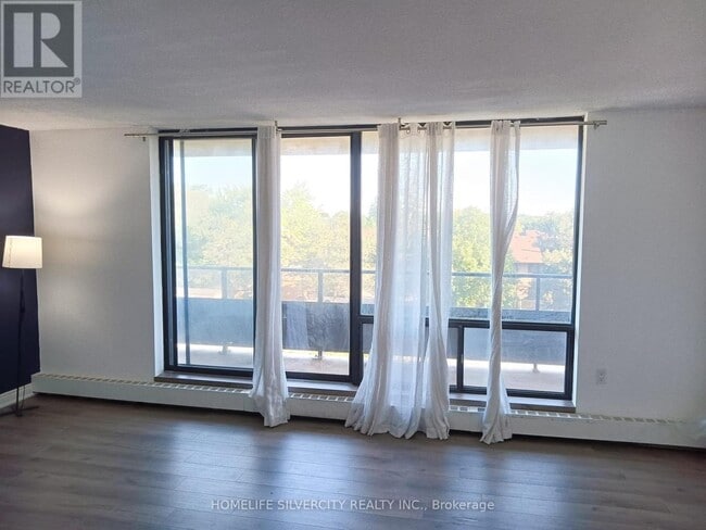 property at 2929 Aquitaine Ave