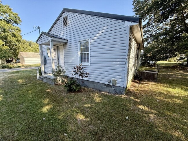 106 Willis St in Elizabethtown, NC - Building Photo - Building Photo