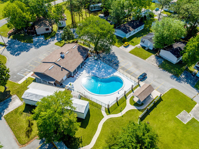 Continental Village in Jacksonville, FL - Foto de edificio - Building Photo