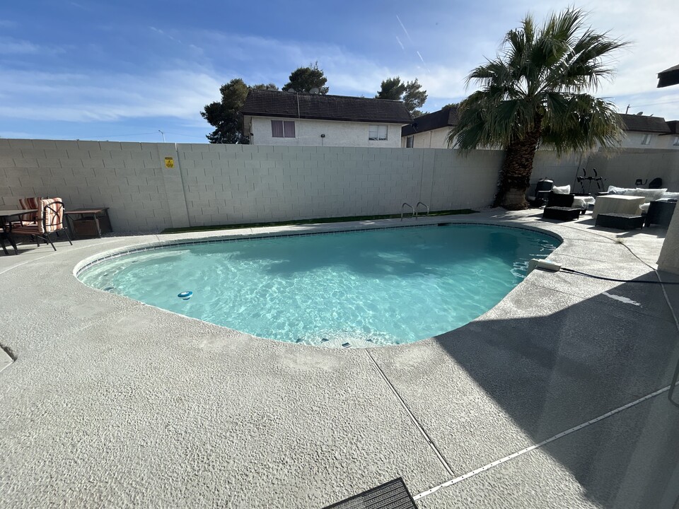 4321 Mott Cir in Las Vegas, NV - Foto de edificio