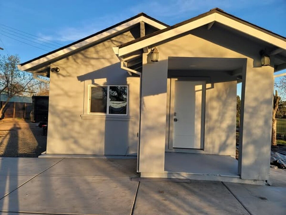 7500 W 4th St in Rio Linda, CA - Building Photo