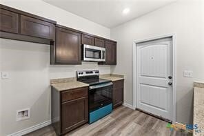 121 Leon St in Beach City, TX - Foto de edificio - Building Photo