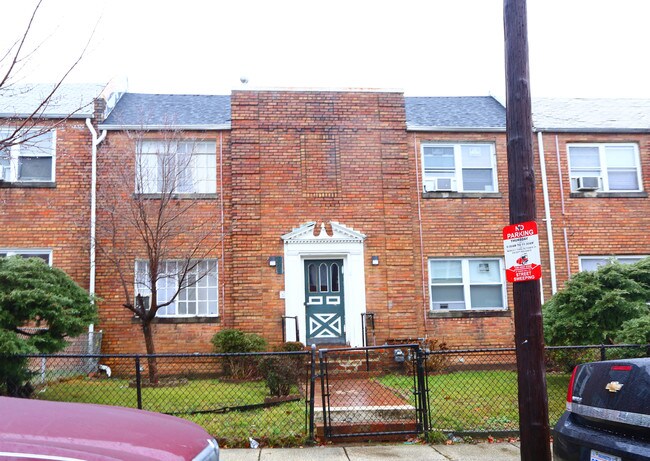 1221 Raum St Ne in Washington, DC - Building Photo - Building Photo