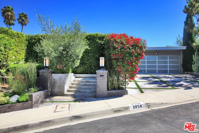 3054 Elvido Dr in Los Angeles, CA - Building Photo - Building Photo