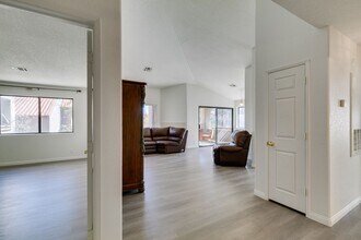 5054 S Rainbow Blvd in Las Vegas, NV - Building Photo - Building Photo