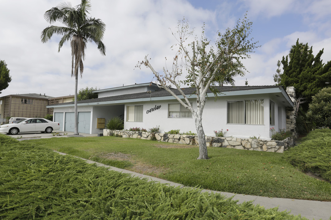 Barclay Manor in Garden Grove, CA - Building Photo