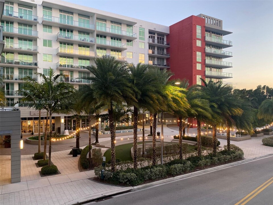 7825 NW 107th Ave, Unit 205 in Doral, FL - Building Photo