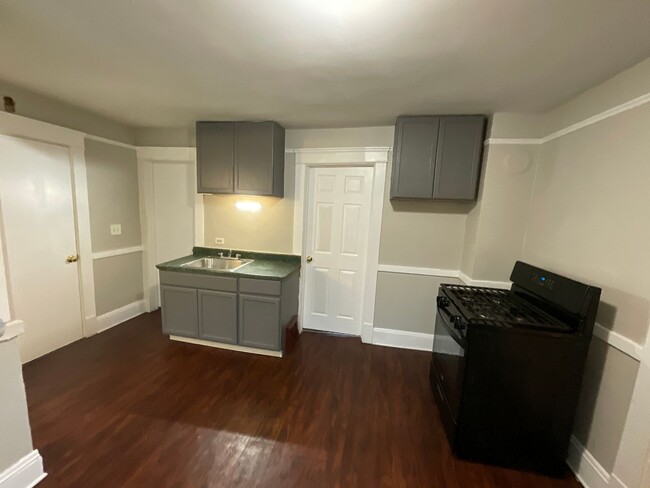 3392 W 49th St in Cleveland, OH - Foto de edificio - Building Photo