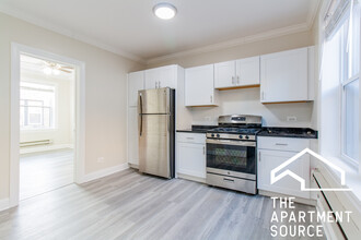 837 W Cornelia Ave, Unit 3S in Chicago, IL - Building Photo - Building Photo