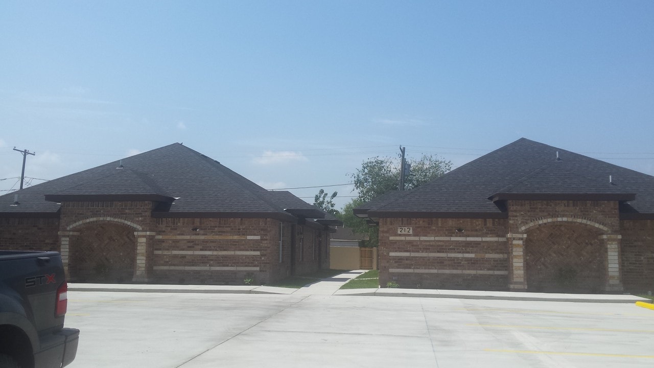 212 Schunior W St, Unit 2 in Edinburg, TX - Building Photo