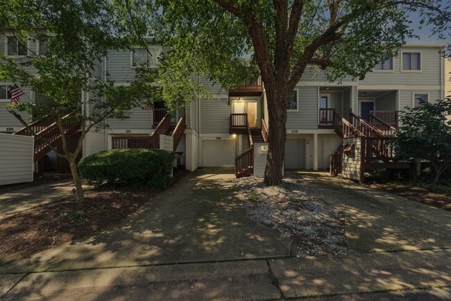 233 Mill Point Dr in Hampton, VA - Building Photo - Building Photo
