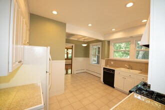 177 Park St, Unit 1 St Floor in Ridgefield Park, NJ - Building Photo - Building Photo