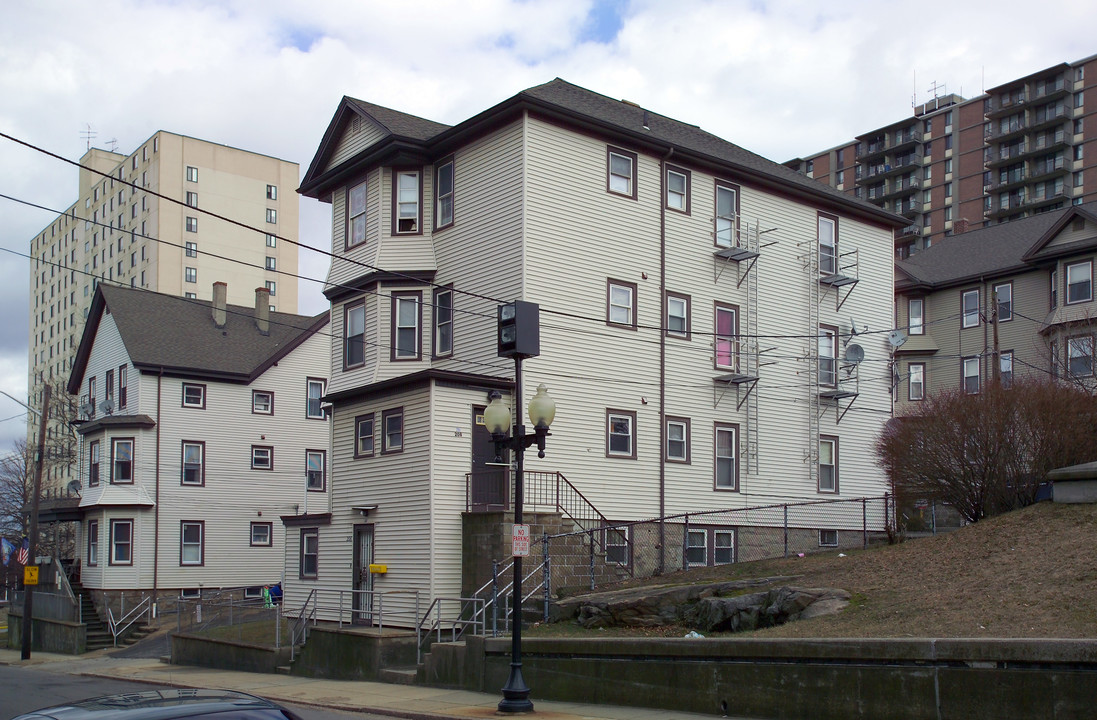 190-208 Canal St in Fall River, MA - Building Photo