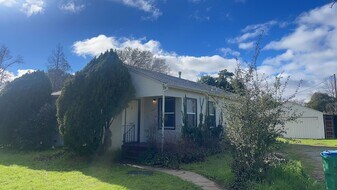 1617 Arbutus Ave in Chico, CA - Building Photo