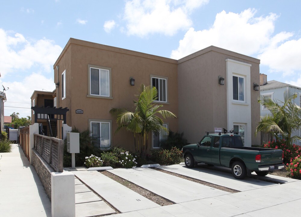 4335 McClintock St in San Diego, CA - Building Photo