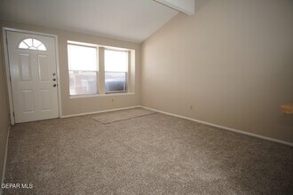 11621 James Watt Dr in El Paso, TX - Building Photo - Building Photo