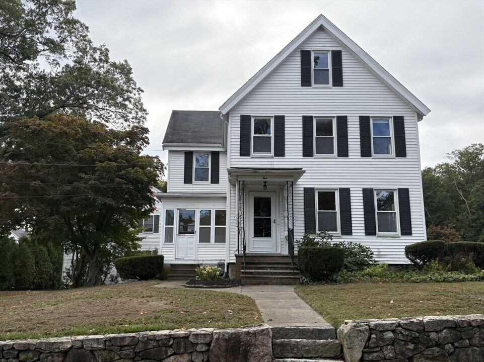 10 Everett St in Wellesley, MA - Building Photo