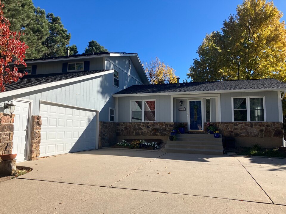 3315 Clubheights Dr in Colorado Springs, CO - Building Photo