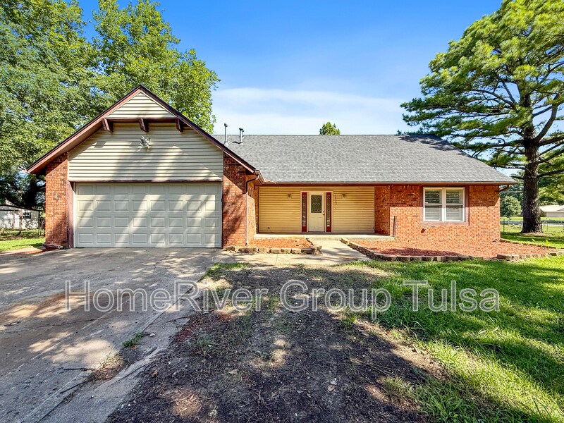 19307 E 105th St in Broken Arrow, OK - Building Photo
