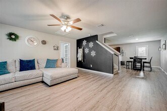 115 Wilburn Dr in Baytown, TX - Building Photo - Building Photo