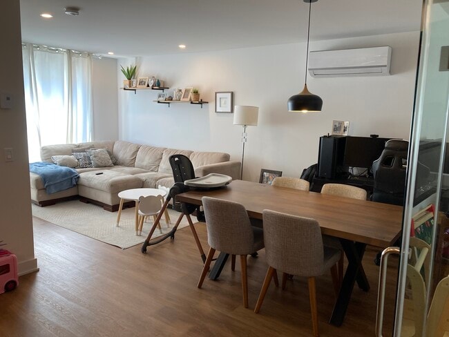 property at 304 D'émeraude Rue