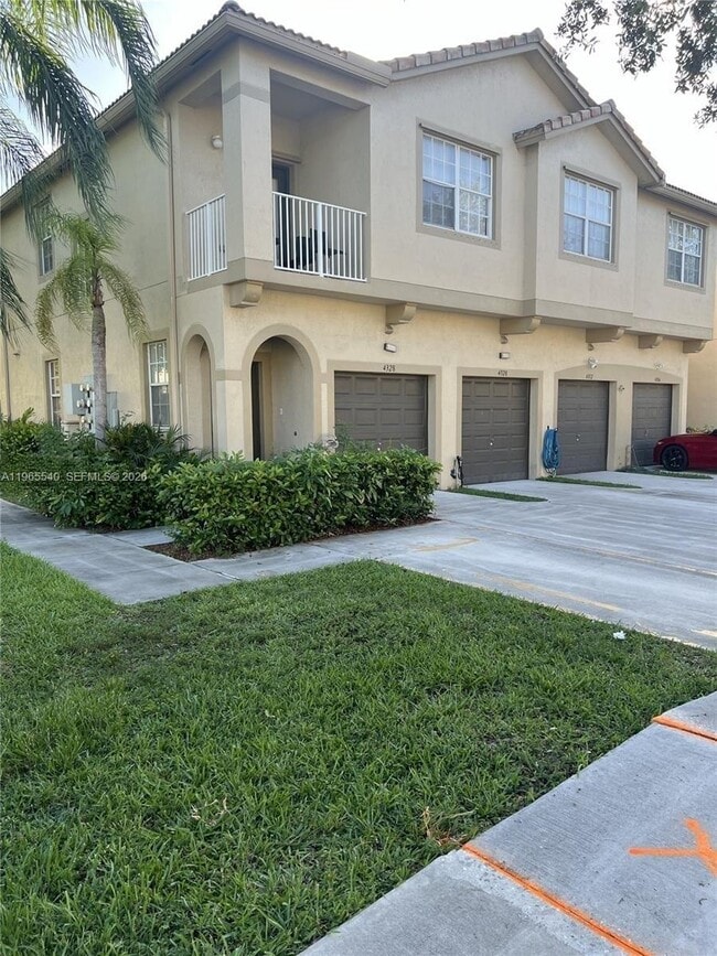 4328 SW 131st Ln in Miramar, FL - Building Photo - Building Photo