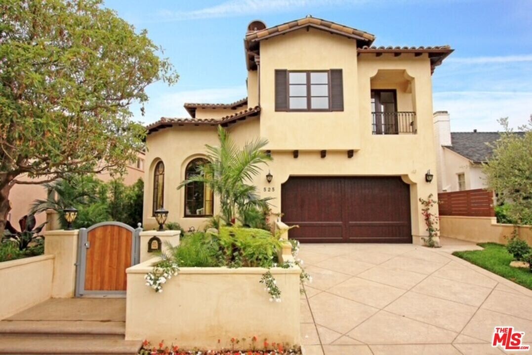525 S Gretna Green Way in Los Angeles, CA - Building Photo